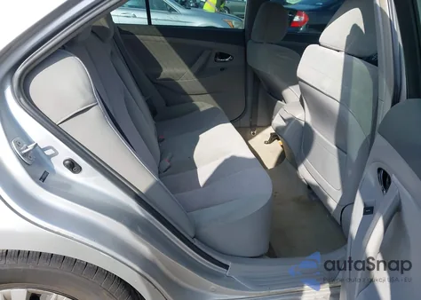 2010 Toyota Camry Le z USA, uszkodzony, nr VIN 4T1BF3EK5AU069324